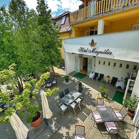 Hotel Magnolia Балатонсепезд Екстериор снимка