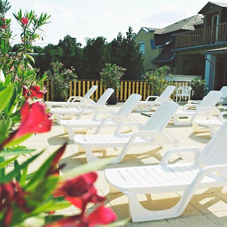 Hotel Magnolia Балатонсепезд Екстериор снимка