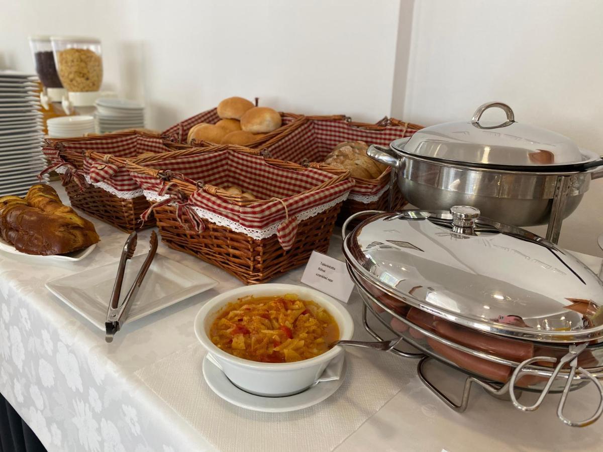 Hotel Magnolia Балатонсепезд Екстериор снимка