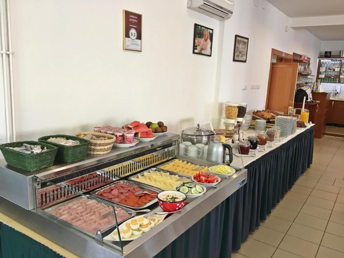 Hotel Magnolia Балатонсепезд Екстериор снимка