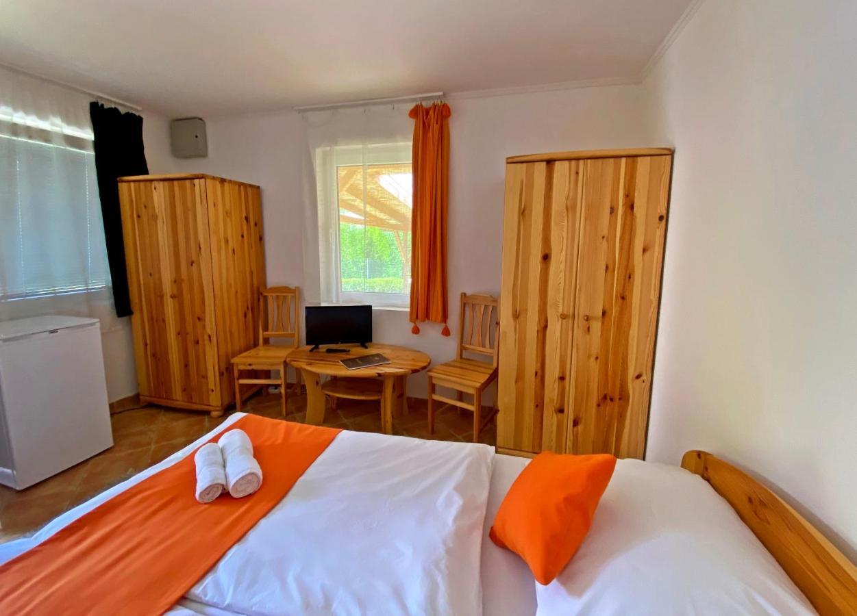 Hotel Magnolia Балатонсепезд Екстериор снимка
