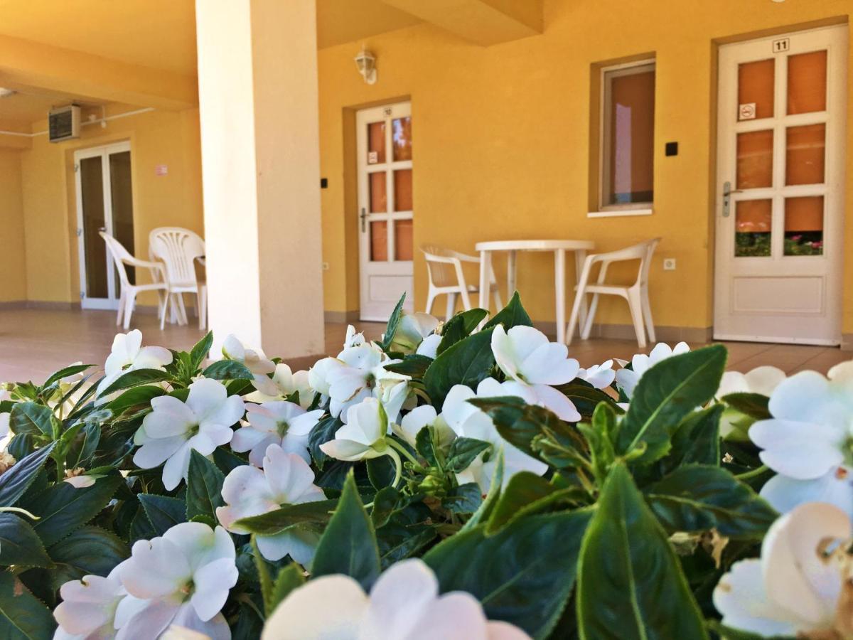 Hotel Magnolia Балатонсепезд Екстериор снимка