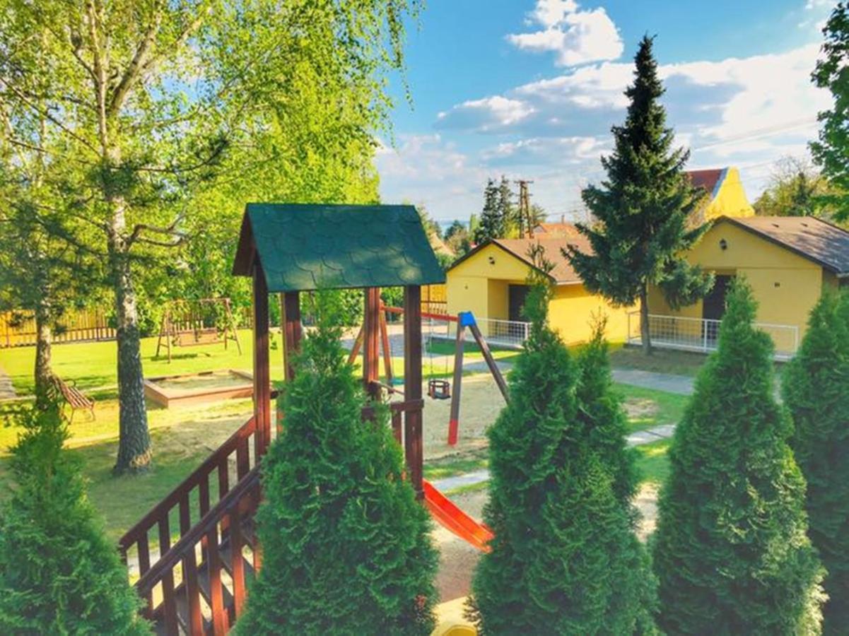 Hotel Magnolia Балатонсепезд Екстериор снимка