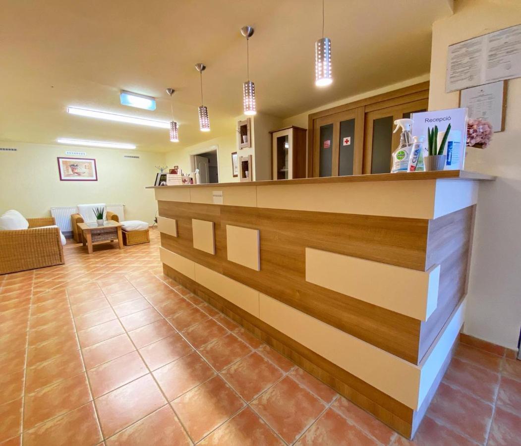 Hotel Magnolia Балатонсепезд Екстериор снимка