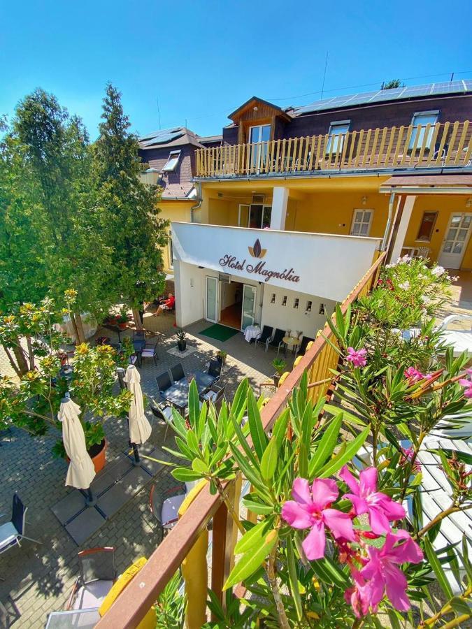 Hotel Magnolia Балатонсепезд Екстериор снимка