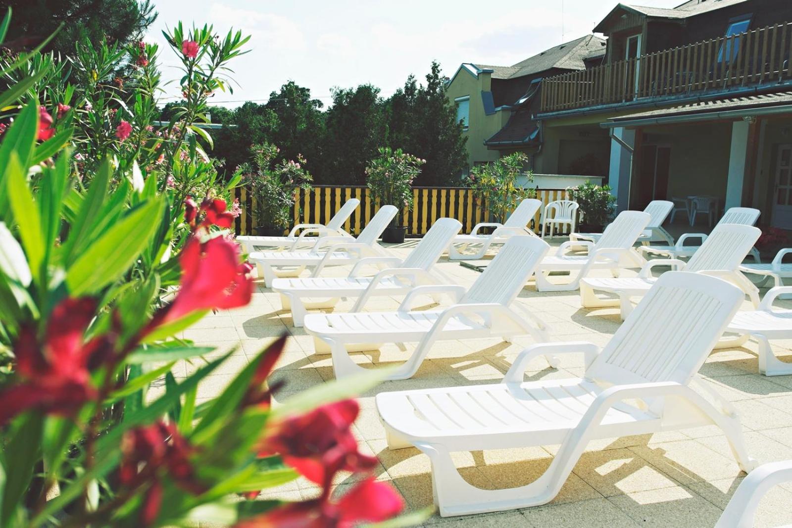Hotel Magnolia Балатонсепезд Екстериор снимка