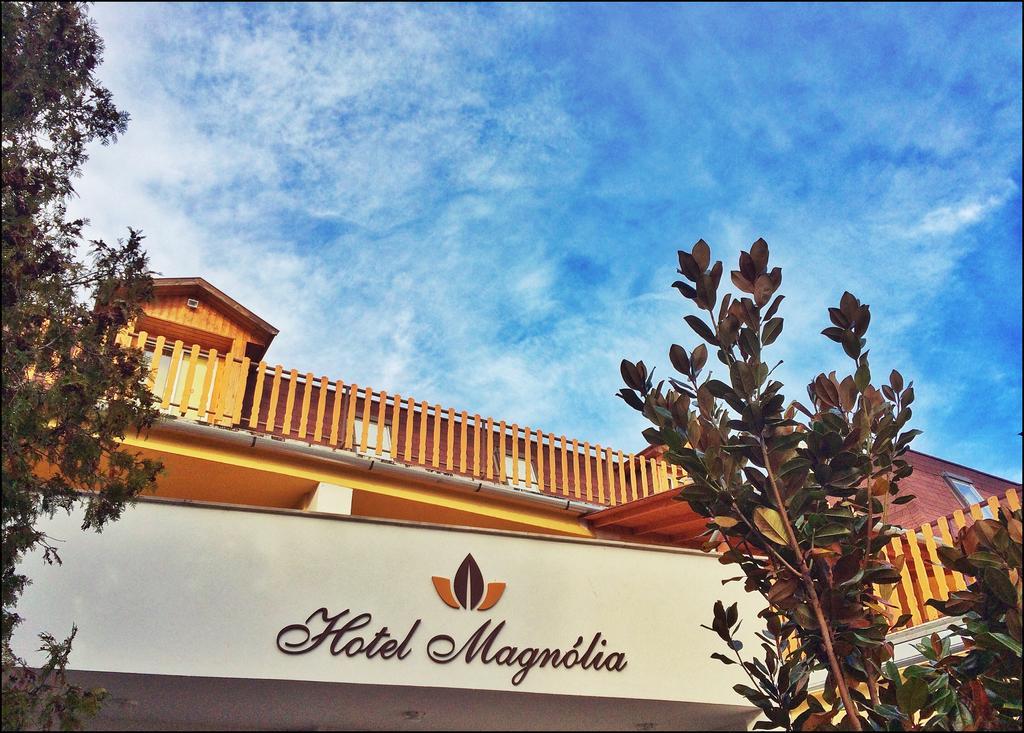 Hotel Magnolia Балатонсепезд Екстериор снимка