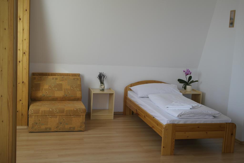 Hotel Magnolia Балатонсепезд Екстериор снимка