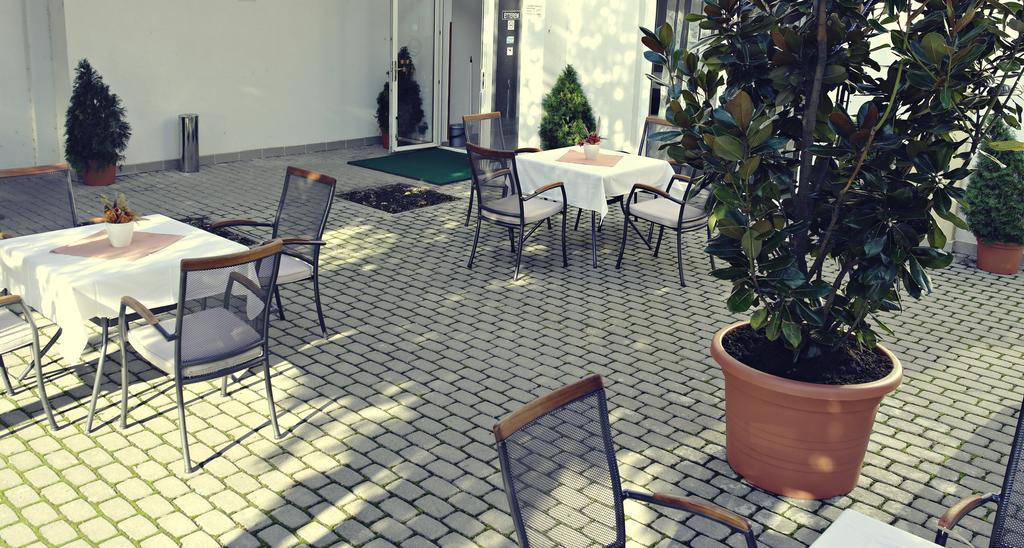 Hotel Magnolia Балатонсепезд Екстериор снимка