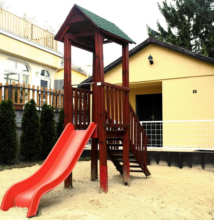 Hotel Magnolia Балатонсепезд Екстериор снимка