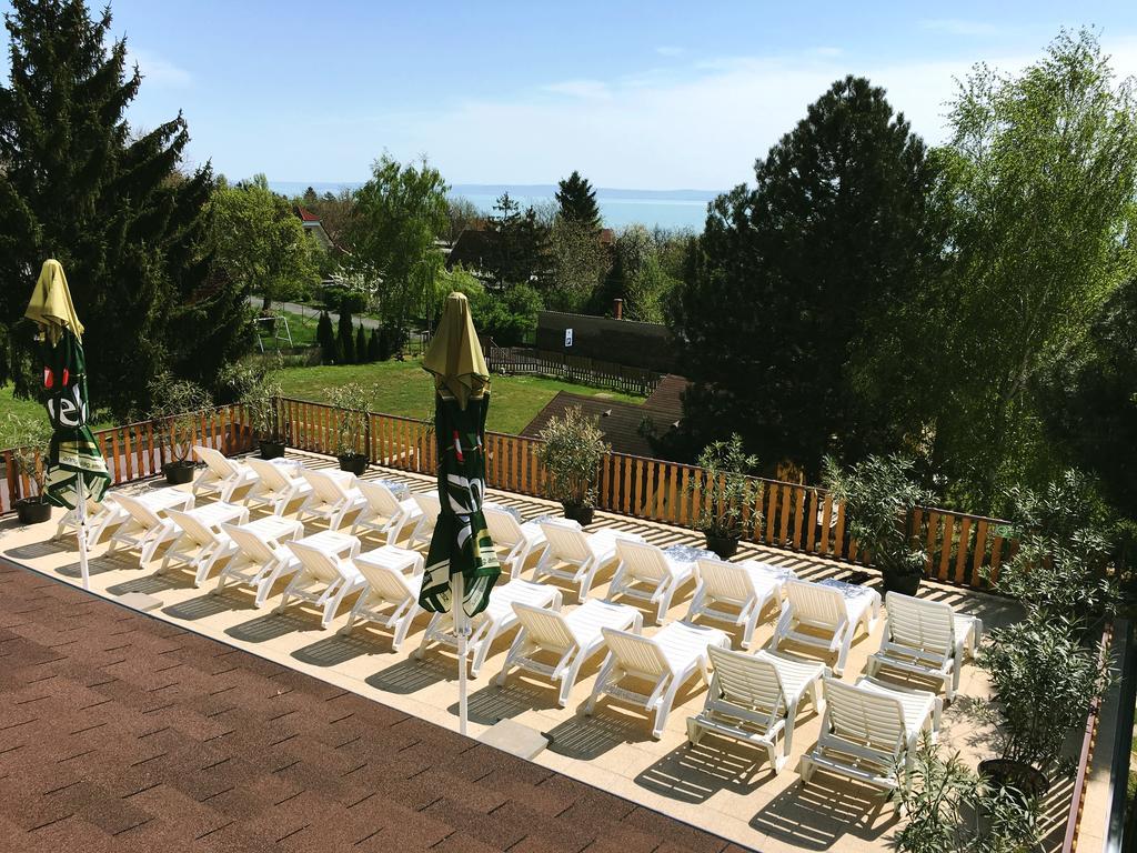 Hotel Magnolia Балатонсепезд Екстериор снимка