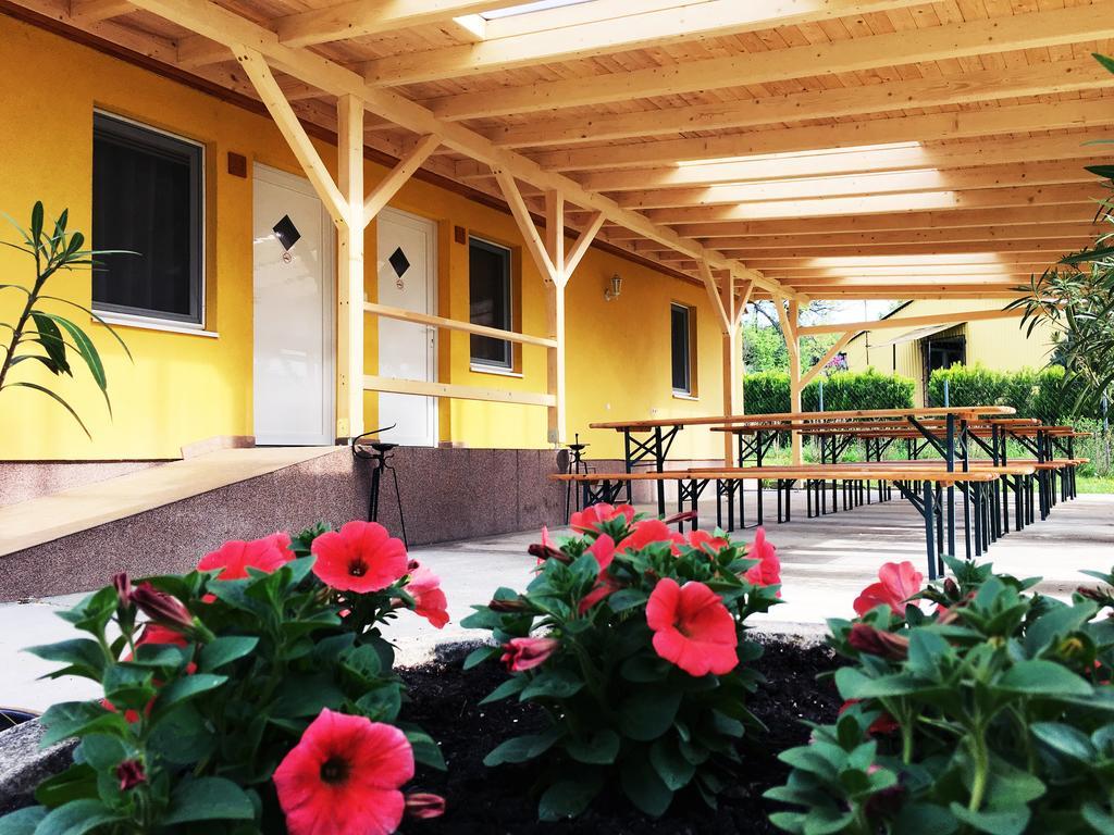 Hotel Magnolia Балатонсепезд Екстериор снимка