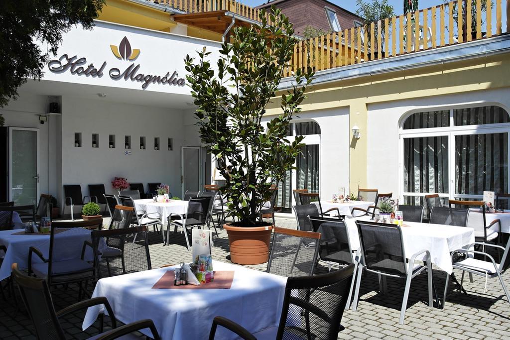 Hotel Magnolia Балатонсепезд Екстериор снимка
