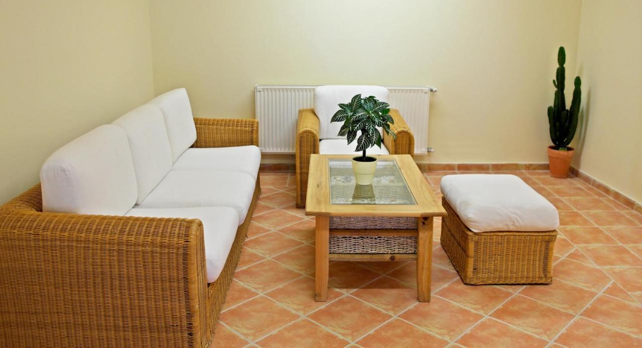 Hotel Magnolia Балатонсепезд Екстериор снимка