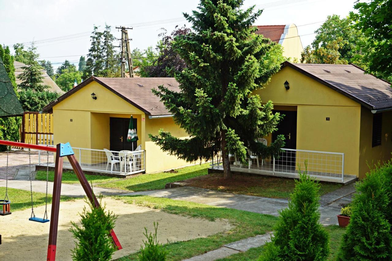 Hotel Magnolia Балатонсепезд Екстериор снимка