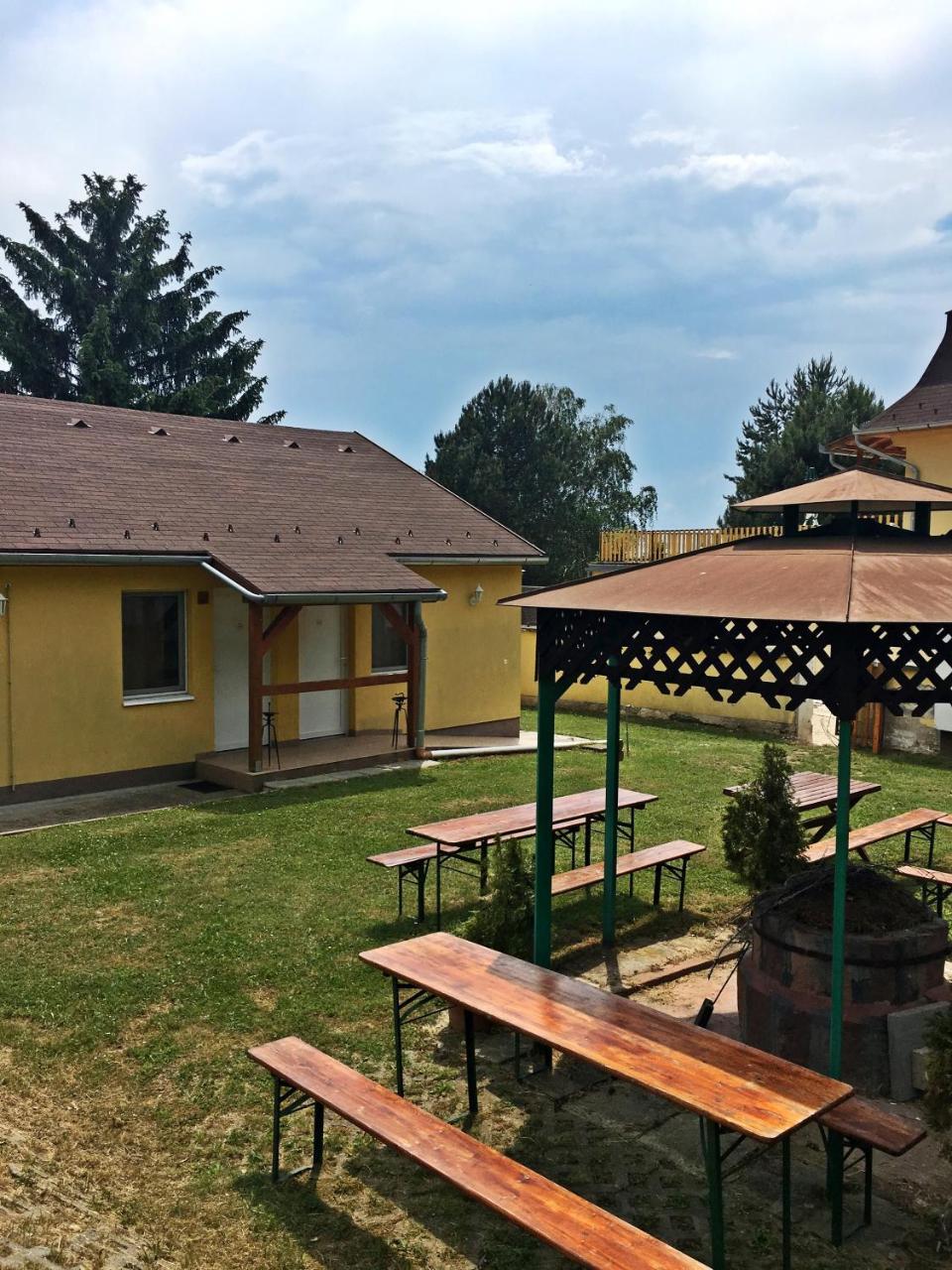 Hotel Magnolia Балатонсепезд Екстериор снимка