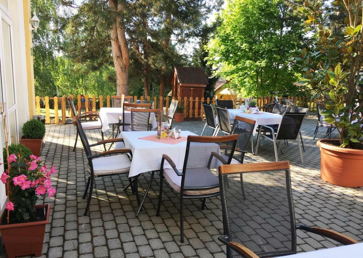 Hotel Magnolia Балатонсепезд Екстериор снимка