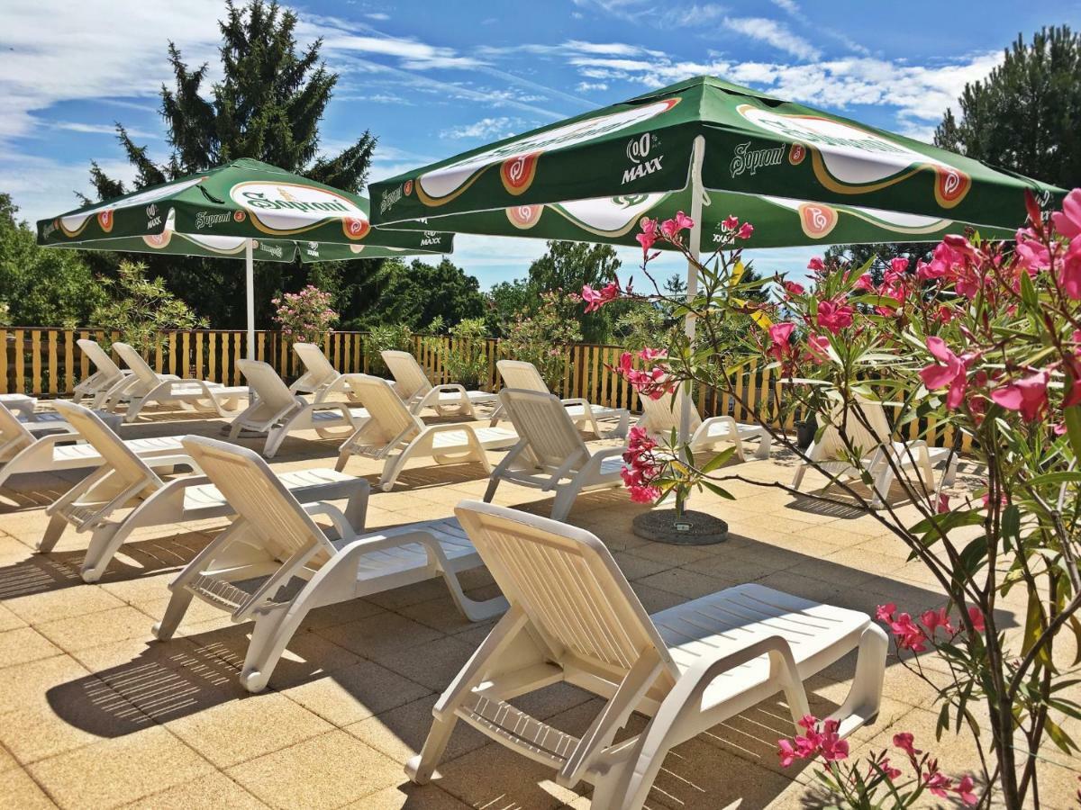 Hotel Magnolia Балатонсепезд Екстериор снимка