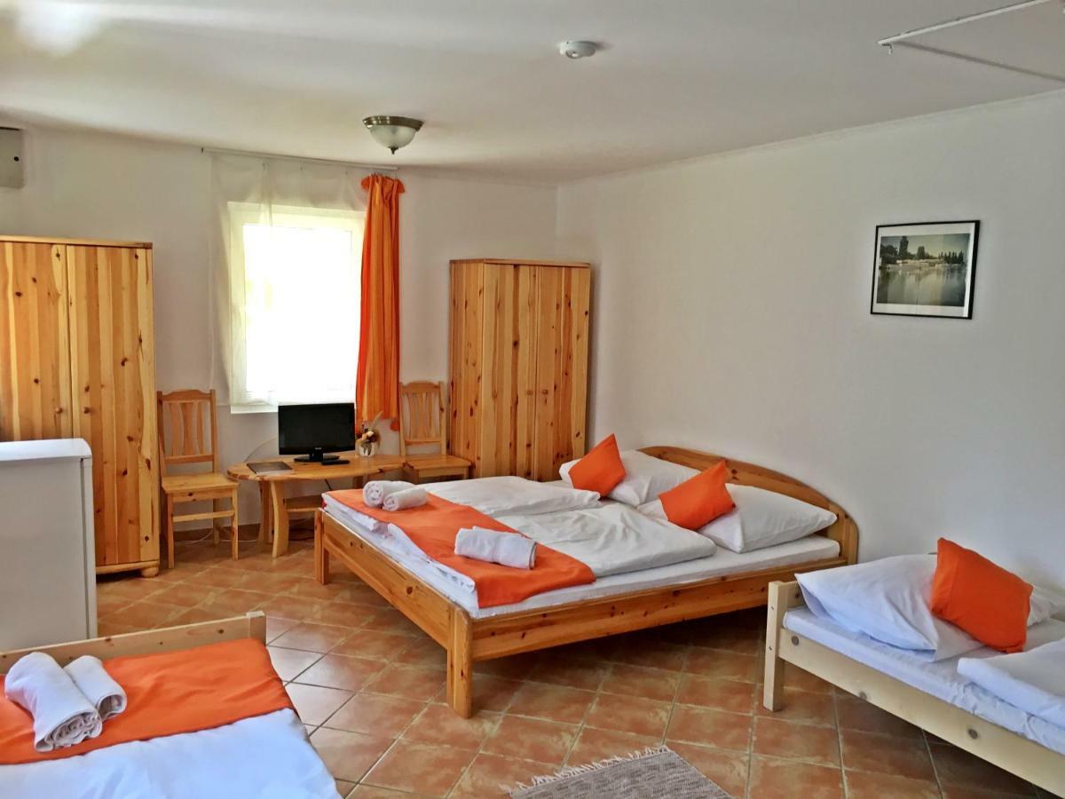 Hotel Magnolia Балатонсепезд Екстериор снимка
