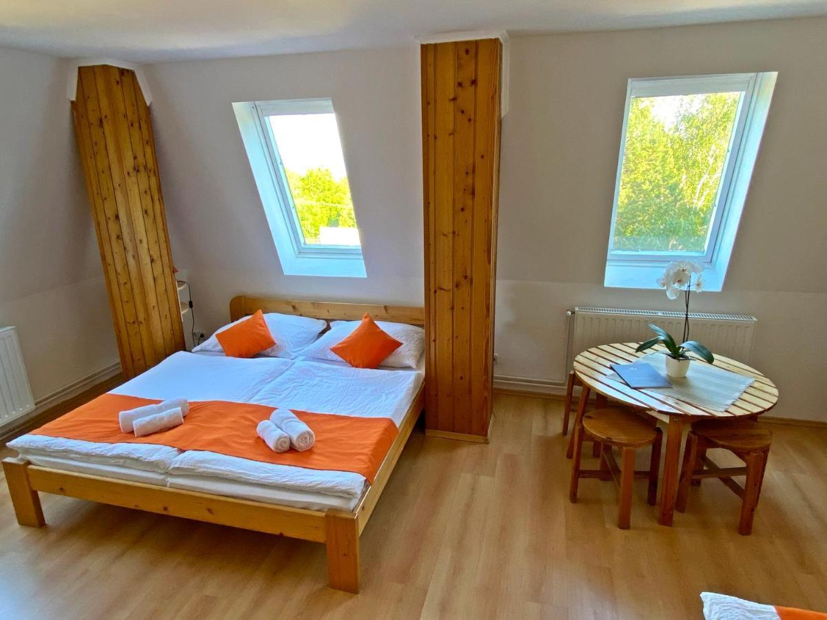 Hotel Magnolia Балатонсепезд Екстериор снимка