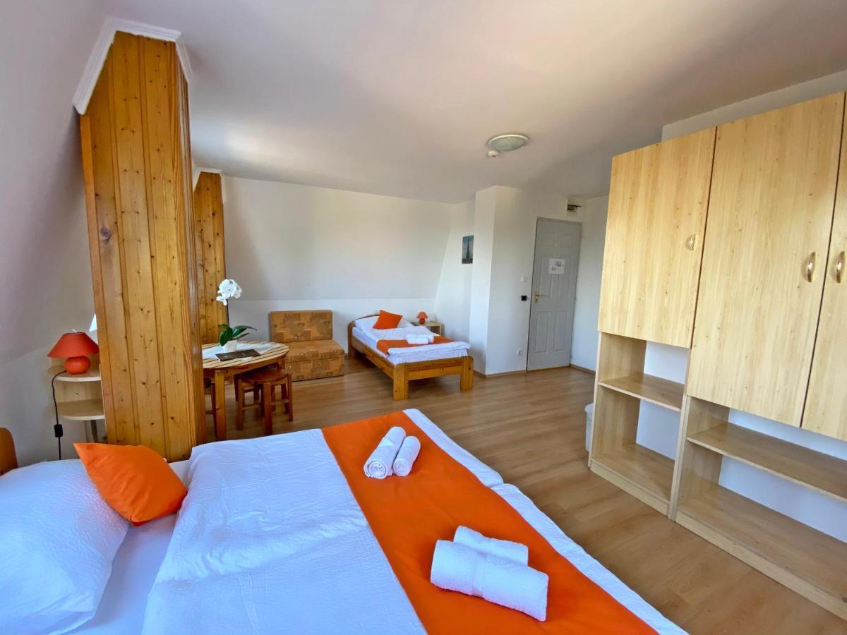 Hotel Magnolia Балатонсепезд Екстериор снимка