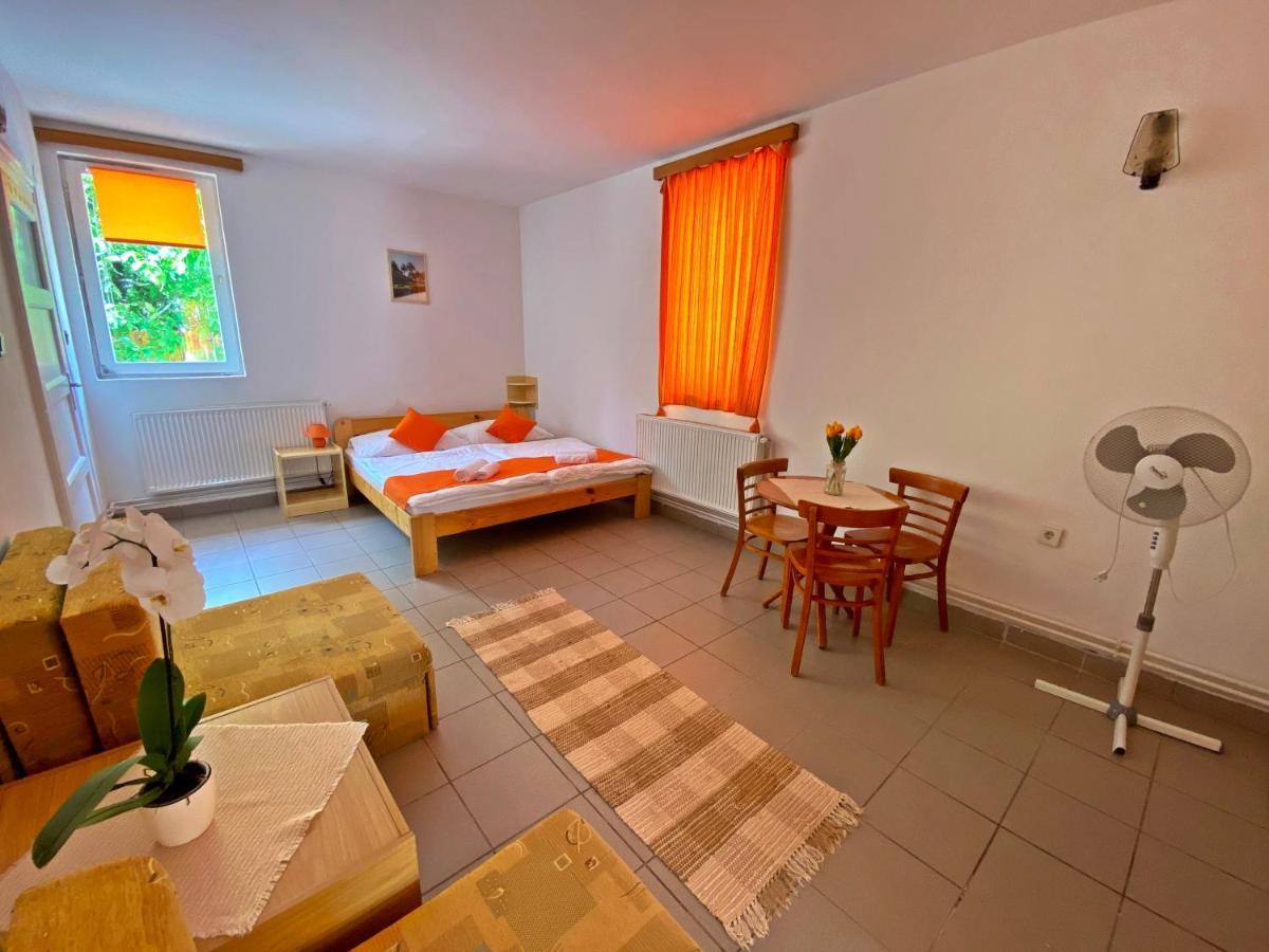 Hotel Magnolia Балатонсепезд Екстериор снимка